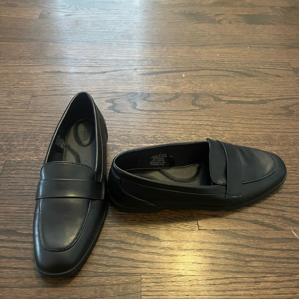 Size 7 Old Navy Black Women's Loafers